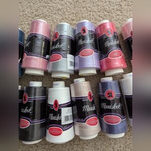 NWT Assorted Color Thread Set 14 Pieces